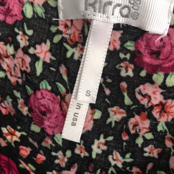 Floral tank - Picture 2 of 2